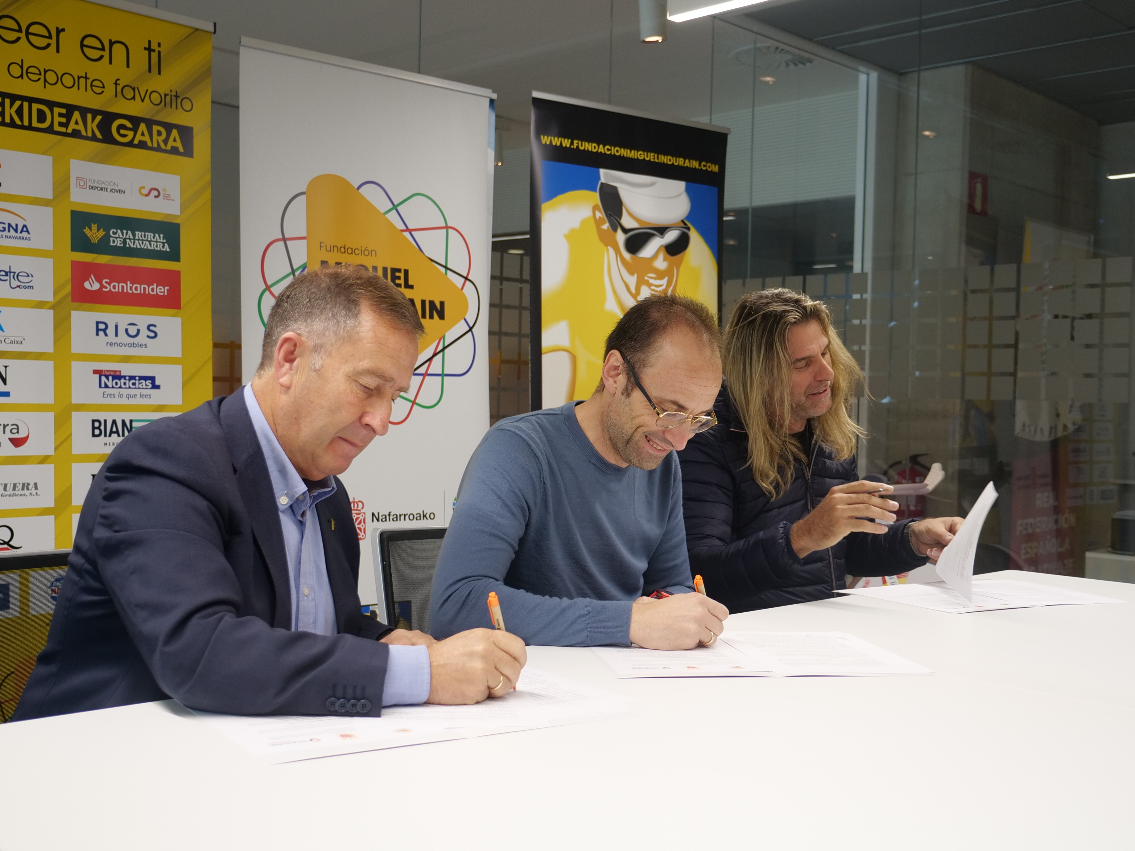 Firma del convenio de colaboraci&oacute;n para la estructuraci&oacute;n del f&uacute;tbol femenino navarro